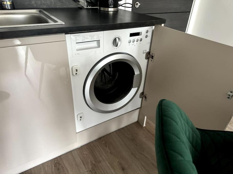 Luxury Oaks Suite, Free Private Parking, 2 Bed 2 Bathroom Apartment, Central Solihull 버밍엄 외부 사진