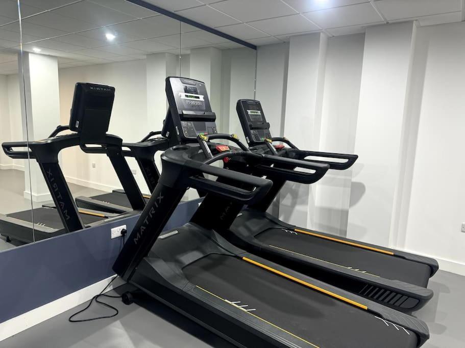 Luxury Oaks Suite, Free Private Parking, 2 Bed 2 Bathroom Apartment, Central Solihull 버밍엄 외부 사진