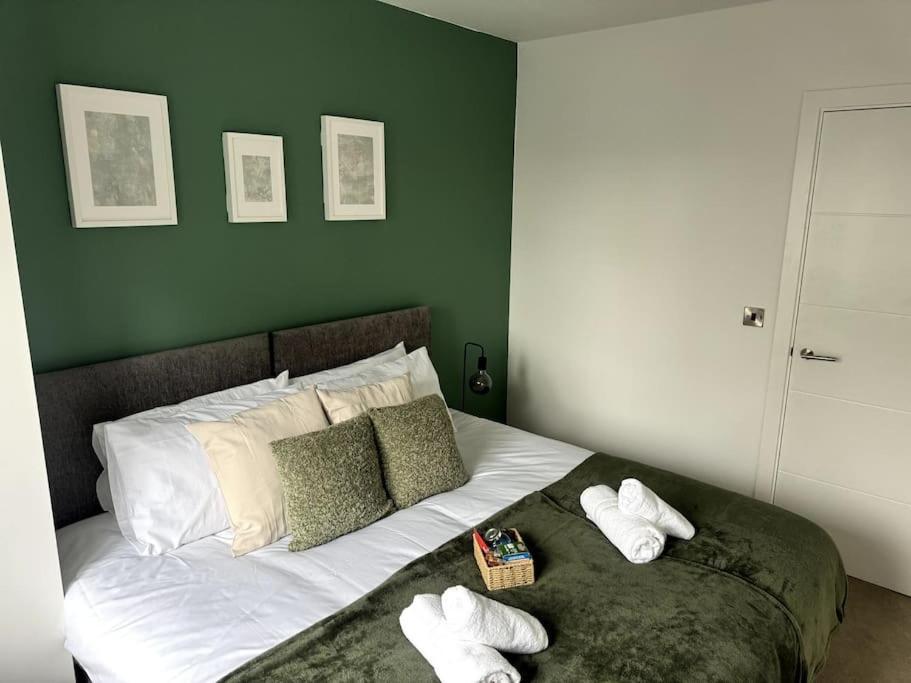 Luxury Oaks Suite, Free Private Parking, 2 Bed 2 Bathroom Apartment, Central Solihull 버밍엄 외부 사진
