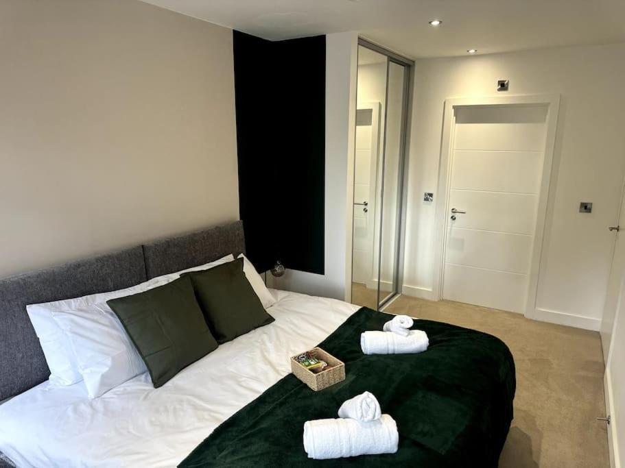 Luxury Oaks Suite, Free Private Parking, 2 Bed 2 Bathroom Apartment, Central Solihull 버밍엄 외부 사진