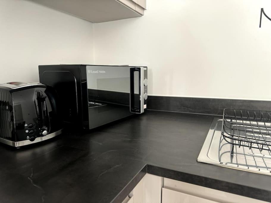 Luxury Oaks Suite, Free Private Parking, 2 Bed 2 Bathroom Apartment, Central Solihull 버밍엄 외부 사진