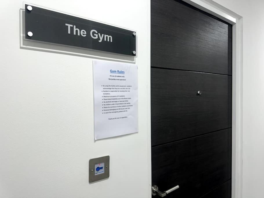 Luxury Oaks Suite, Free Private Parking, 2 Bed 2 Bathroom Apartment, Central Solihull 버밍엄 외부 사진