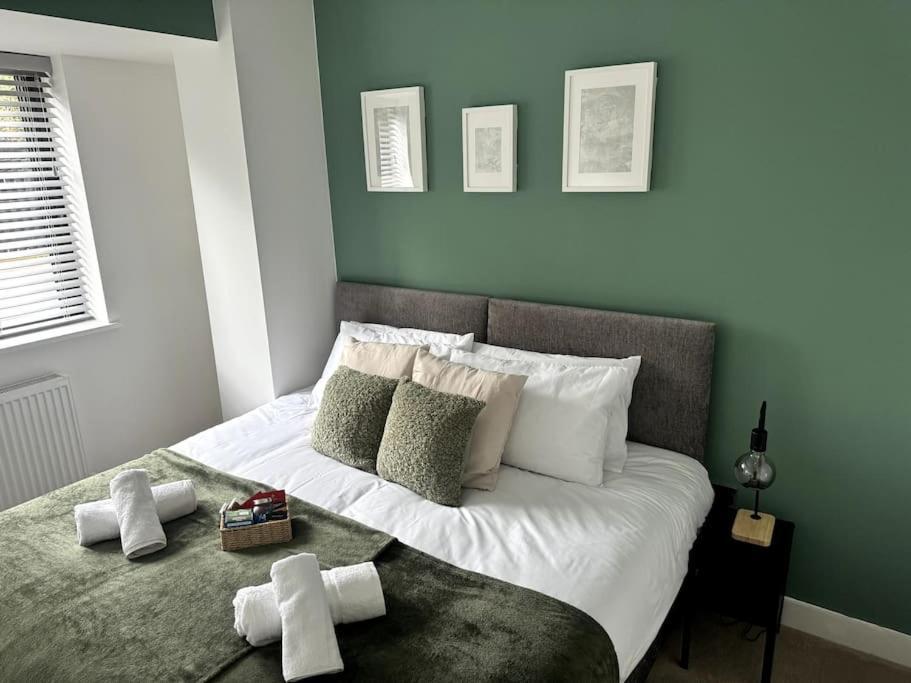 Luxury Oaks Suite, Free Private Parking, 2 Bed 2 Bathroom Apartment, Central Solihull 버밍엄 외부 사진