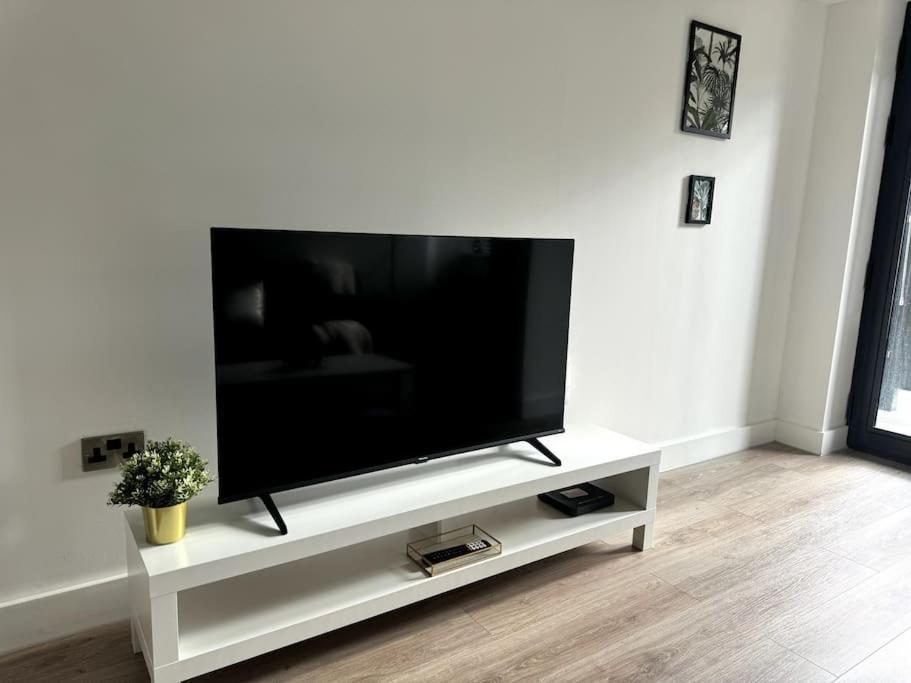 Luxury Oaks Suite, Free Private Parking, 2 Bed 2 Bathroom Apartment, Central Solihull 버밍엄 외부 사진